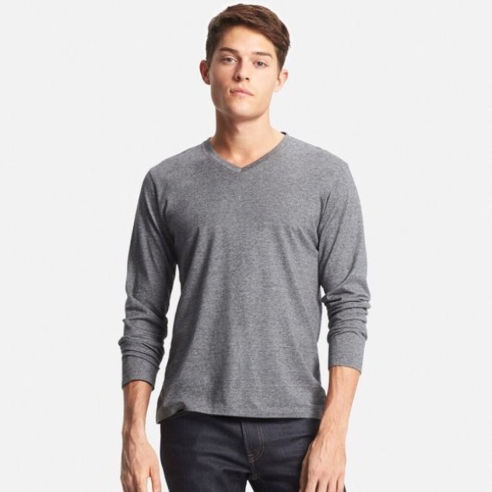 Uniqlo men’s white vneck long sleeve sweater